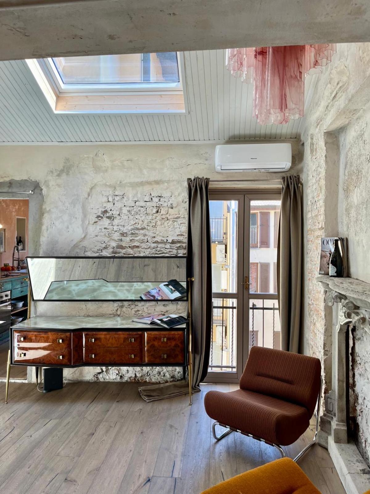 Charming And Design Attic Loft In Coolest Area Navigli Ticinese Mailand